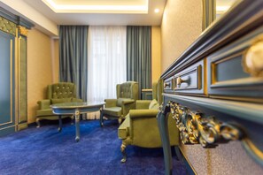 Suite familiar | 1 dormitori, minibar, caixa forta a l'habitació i escriptori