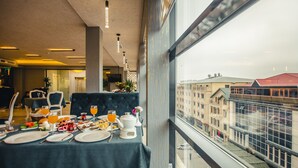 Free daily buffet breakfast - Nardin Hotel (Baku)