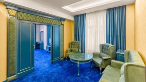Family Suite | Minibar, in-room safe, desk, laptop workspace - Nardin Hotel (Baku)