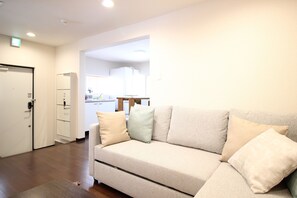 House (XN-1) | Living room | 32-inch flat-screen TV with digital channels, TV - Xiaoningge (Osaka)