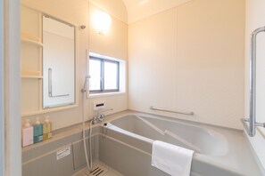 House (HY-1) | Bathroom shower - Aguri Home Hayashiji (Osaka)