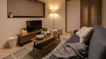 House (HY-1) | 3 bedrooms, individually decorated, desk, laptop workspace