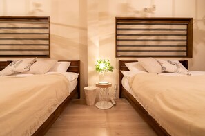 Hus (HY-1) | 3 soverom, individuelt dekorert, skrivebord og skrivebord for bærbar PC