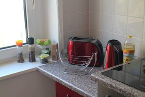 Fridge, microwave, oven, dishwasher - Apartment 1 - Apartment Rosenstadt (Forst (Lausitz))