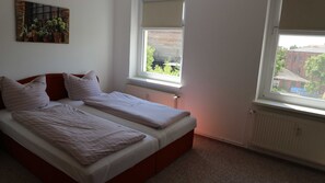 3 soverom, skrivebord, reiseseng for barn og wi-fi