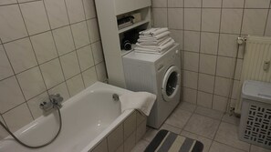 Hårføner og håndklær