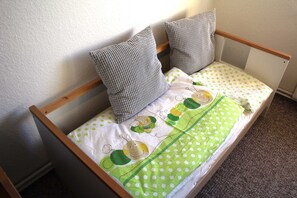 3 soverom, skrivebord, reiseseng for barn og wi-fi