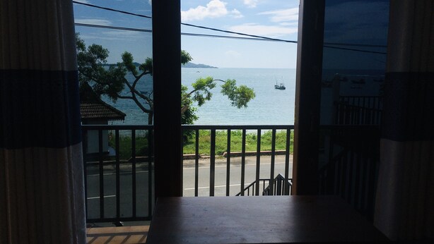 In-room safe, desk, blackout drapes, soundproofing - Perla Fisherman Bay Resort (Weligama)