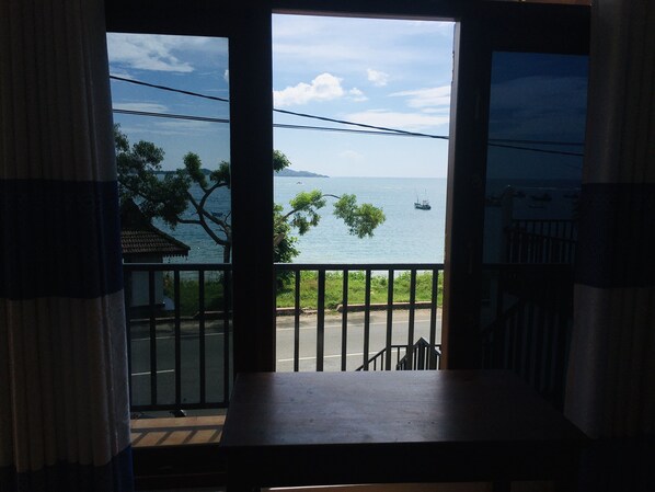 In-room safe, desk, blackout curtains, soundproofing - Perla Fisherman Bay Resort (Weligama)