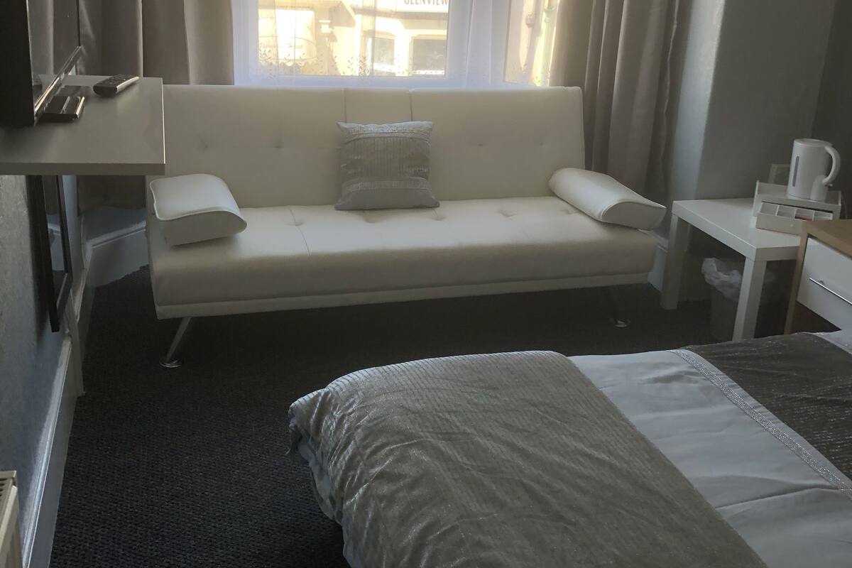Chambre Quadruple | Fer et planche à repasser, Wi-Fi gratuit, draps fournis