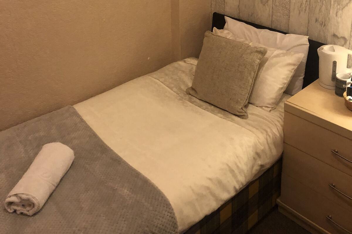 Chambre Double | Fer et planche à repasser, Wi-Fi gratuit, draps fournis