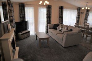 Smart TV, DVD player, ping pong, books