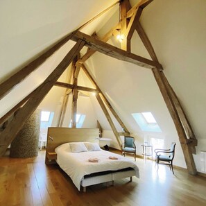 9 bedrooms, iron/ironing board, free WiFi, bed sheets