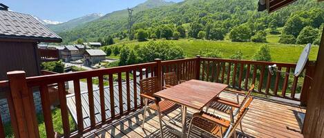 تناول الطعام بالخارج