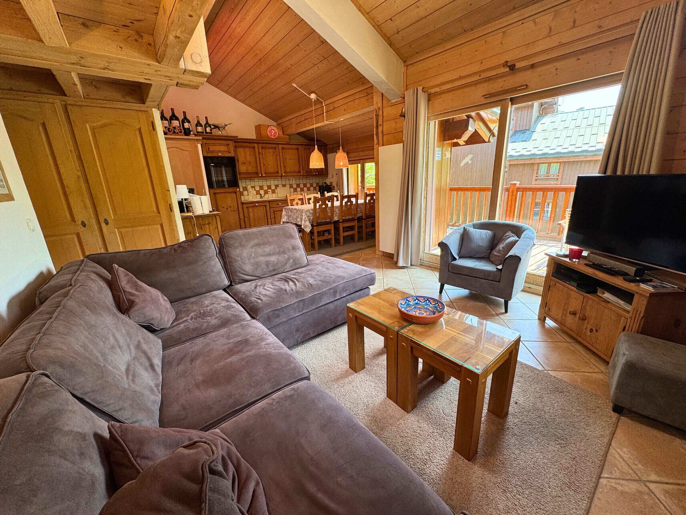 Televisión, reproductor de DVD y estéreo 