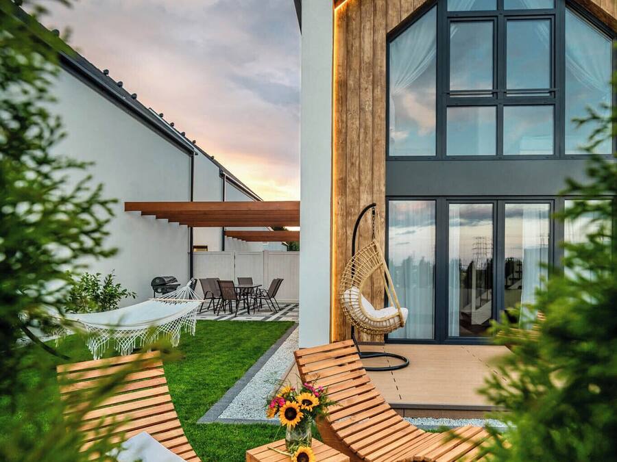 Family Chalet | Soundproofing, iron/ironing board, cots/infant beds, free WiFi