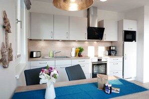 Kjøleskap, mikrobølgeovn, ovn og fryser