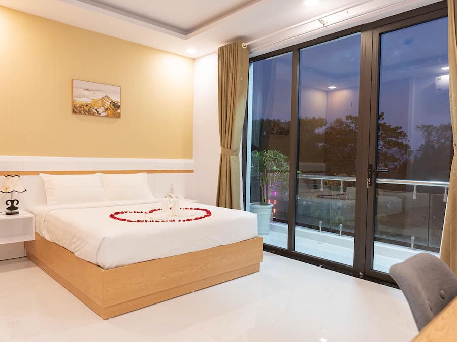 Deluxe Double Room, Balcony | Minibar, desk, iron/ironing board, free WiFi