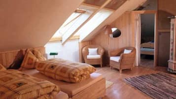 1 Schlafzimmer, Schreibtisch, Bettwäsche