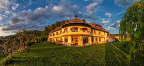 Exterior - Bionest II earth building apartment - Biolandhaus Arche (Eberstein)