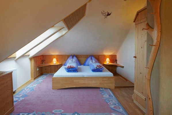 1 bedroom, desk - Bionest II earth building apartment - Biolandhaus Arche (Eberstein)