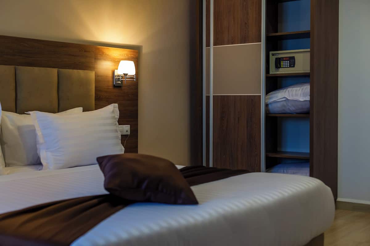 Habitación con 1 cama doble o 2 individuales | 1 dormitorio, caja fuerte, cunas gratuitas y wifi gratis