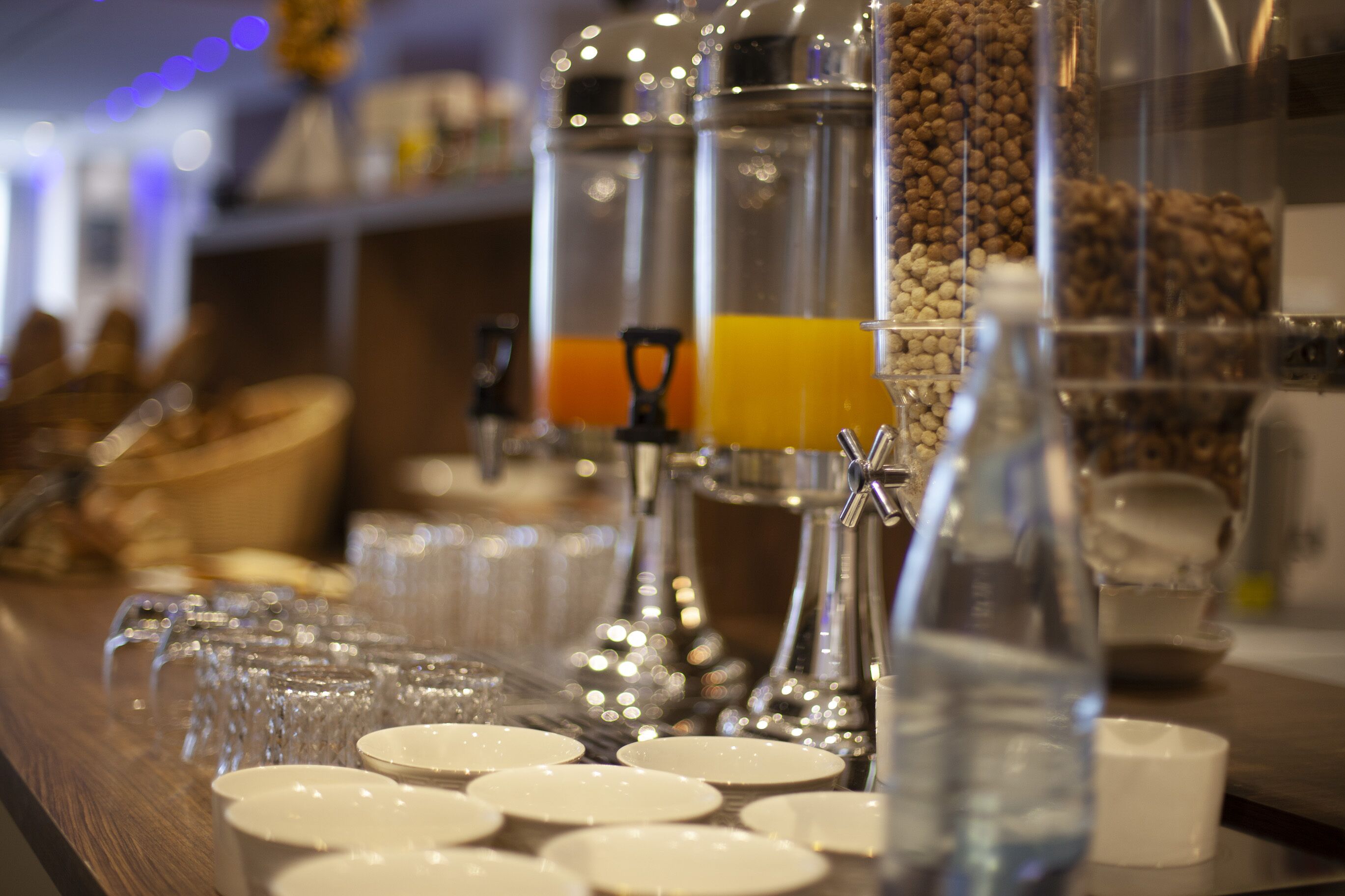 Café da manhã com buffet grátis todos os dias