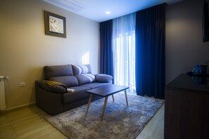 40-inch flat-screen TV with satellite channels, TV - BN Hotel (Ouled Yaich)