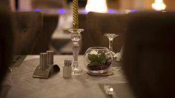 Breakfast, lunch, dinner served; local and international cuisine