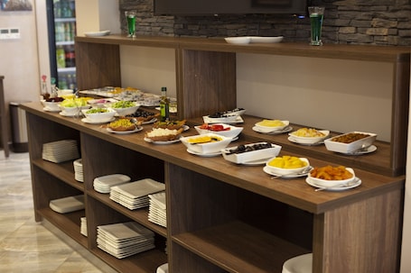 Free daily buffet breakfast . BN Hotel