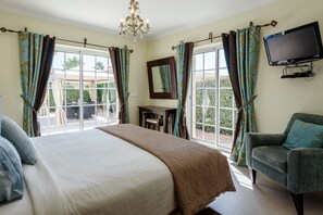 3 bedrooms, in-room safe, iron/ironing board, free WiFi