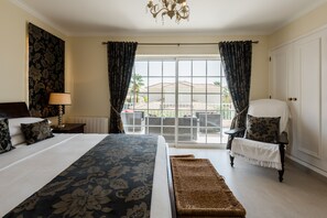 3 bedrooms, in-room safe, iron/ironing board, free WiFi