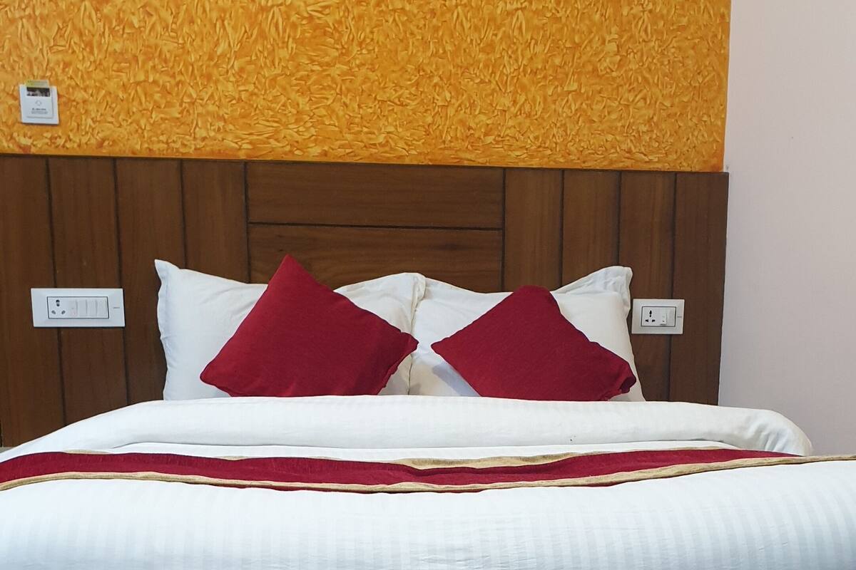 14 bedrooms, soundproofing, iron/ironing board, WiFi (free)