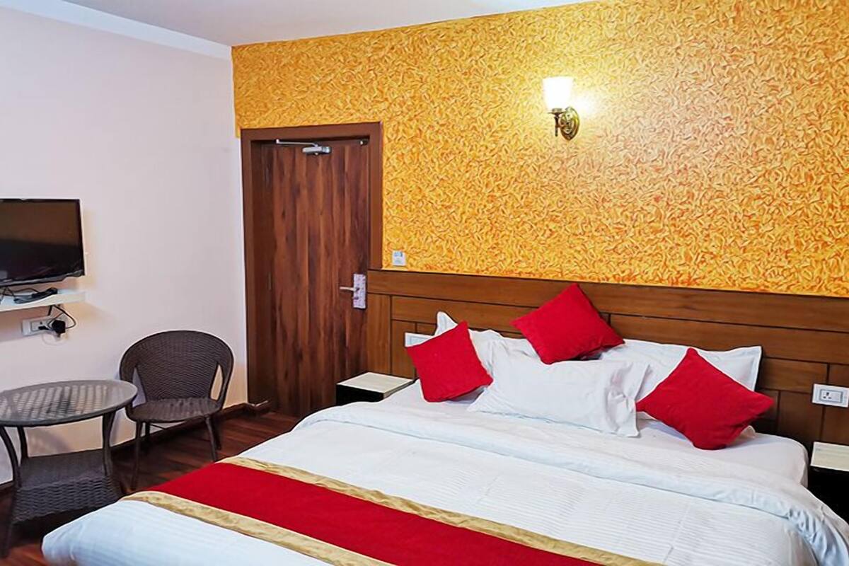 14 bedrooms, soundproofing, iron/ironing board, WiFi (free)