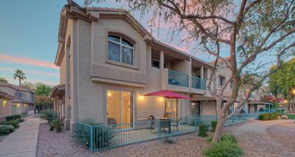 Superstition Lakes 1st Floor Condo: Lake & Sunrise Views, Gated Comm Heated POOL/SPA, Walk to Mall