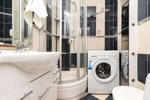 Shower, hair dryer, shampoo - Złotników 7/8 | Comfy Apartment | Remote Work (Gdańsk)