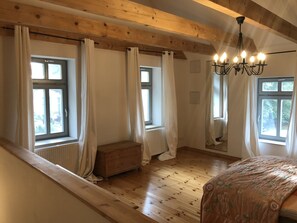 2 chambres, fer et planche à repasser, lit parapluie, Wi-Fi gratuit