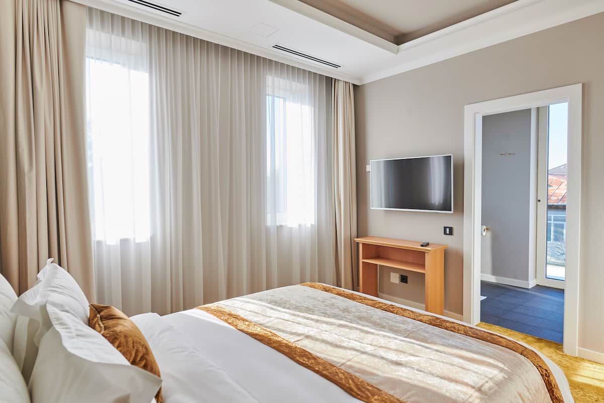 Deluxe Suite, Terrace | 1 bedroom, premium bedding, memory-foam beds, minibar