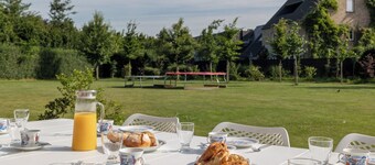 Villa De Ruiter / Waasmunster