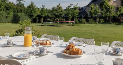 Villa De Ruiter / Waasmunster