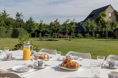 Villa De Ruiter / Waasmunster