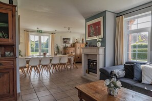 Smart TV, fireplace, DVD player, books