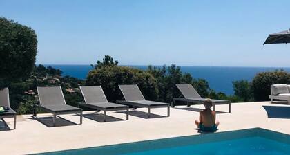 Les Issambres Contemporary villa