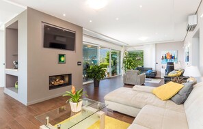 TV - Gorgeous home in Rijeka (Rijeka)