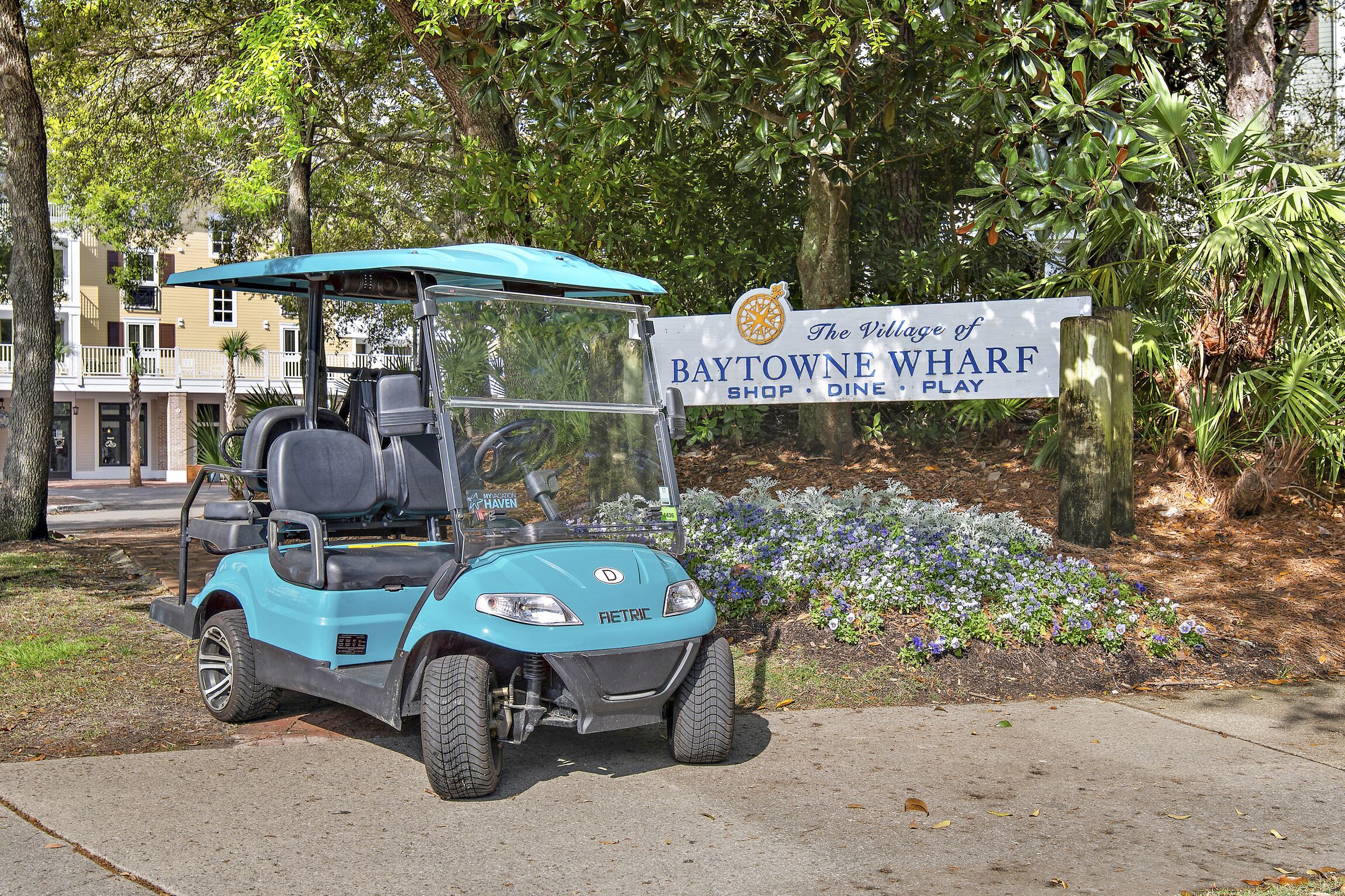 Golf Cart ~ Gated Resort ~ Balcony ~ Family Friendly