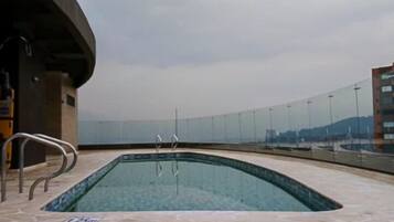 室外游泳池,恒温泳池