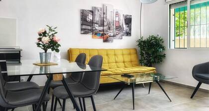 Superb house with very quiet pool near the sea