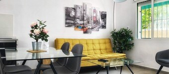 Superb house with very quiet pool near the sea