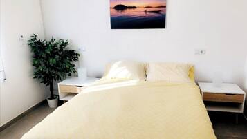 2 slaapkamers, een strijkplank/strijkijzer, wifi, beddengoed