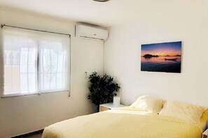 2 bedrooms, iron/ironing board, WiFi, bed sheets